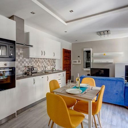 Modern Apartment Just Off The Promenade Sliema Esterno foto