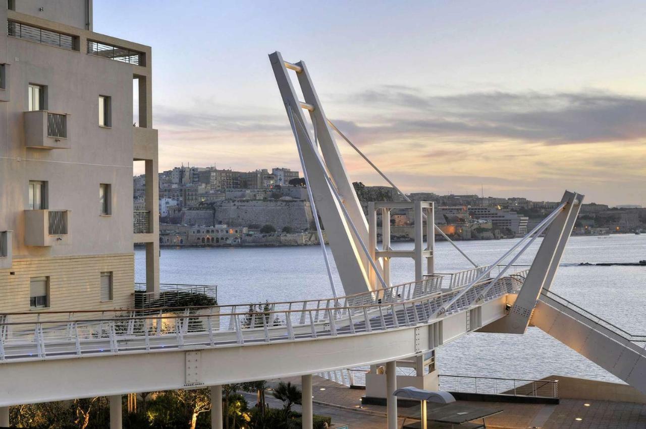 Modern Apartment Just Off The Promenade Sliema Esterno foto