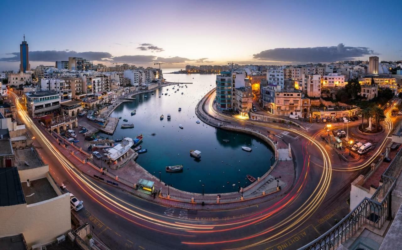 Modern Apartment Just Off The Promenade Sliema Esterno foto