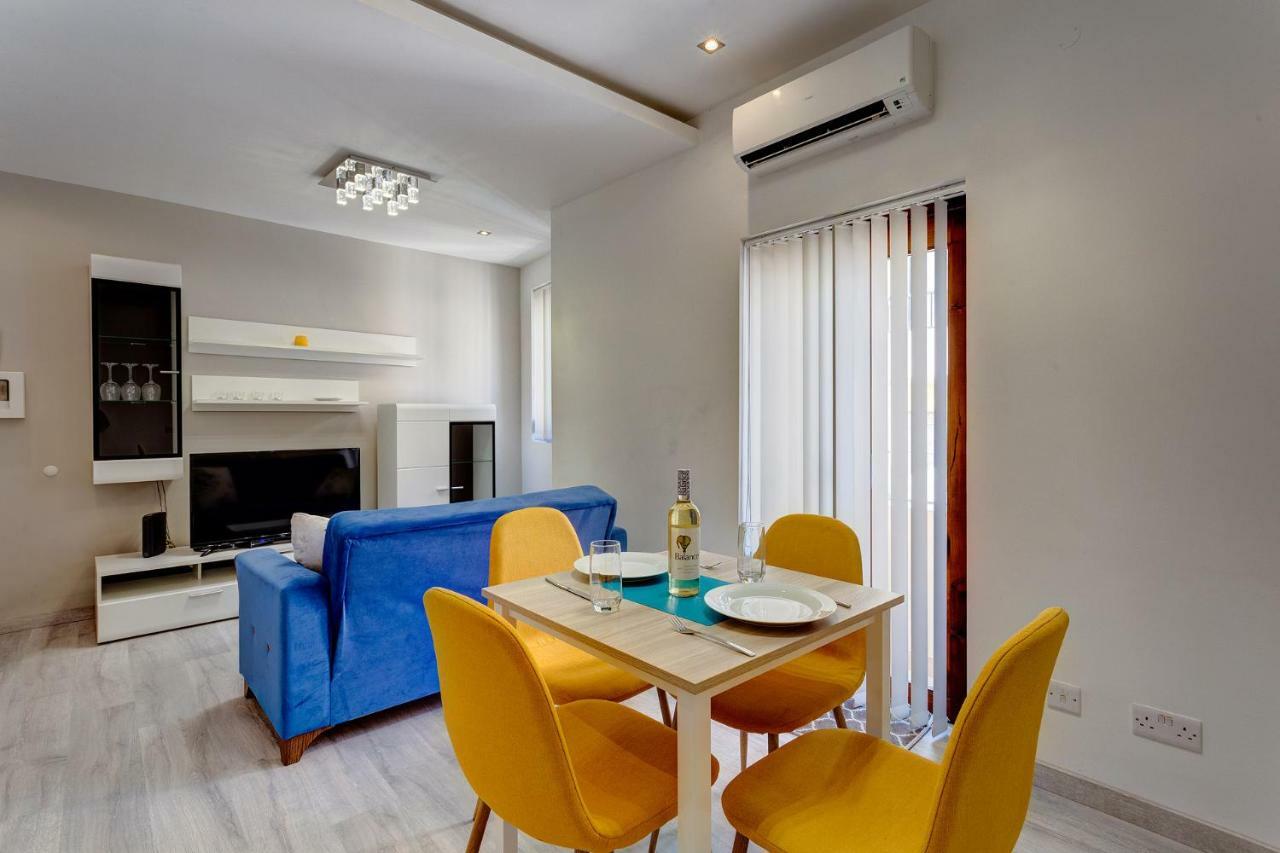 Modern Apartment Just Off The Promenade Sliema Esterno foto
