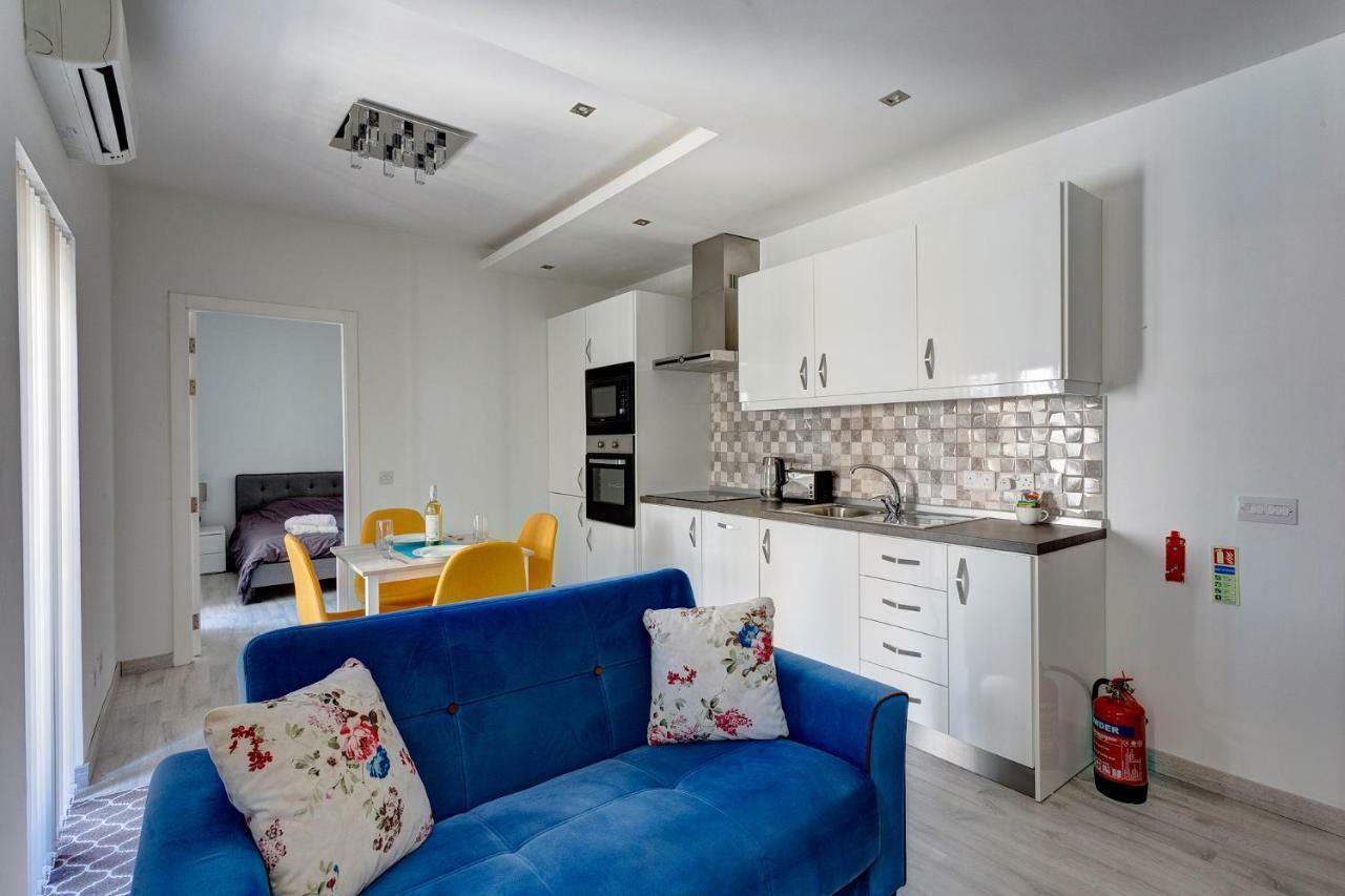 Modern Apartment Just Off The Promenade Sliema Esterno foto