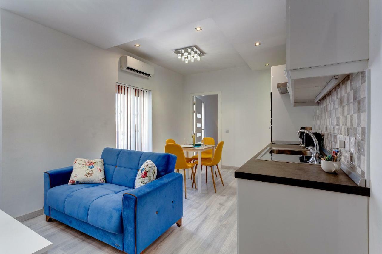 Modern Apartment Just Off The Promenade Sliema Esterno foto