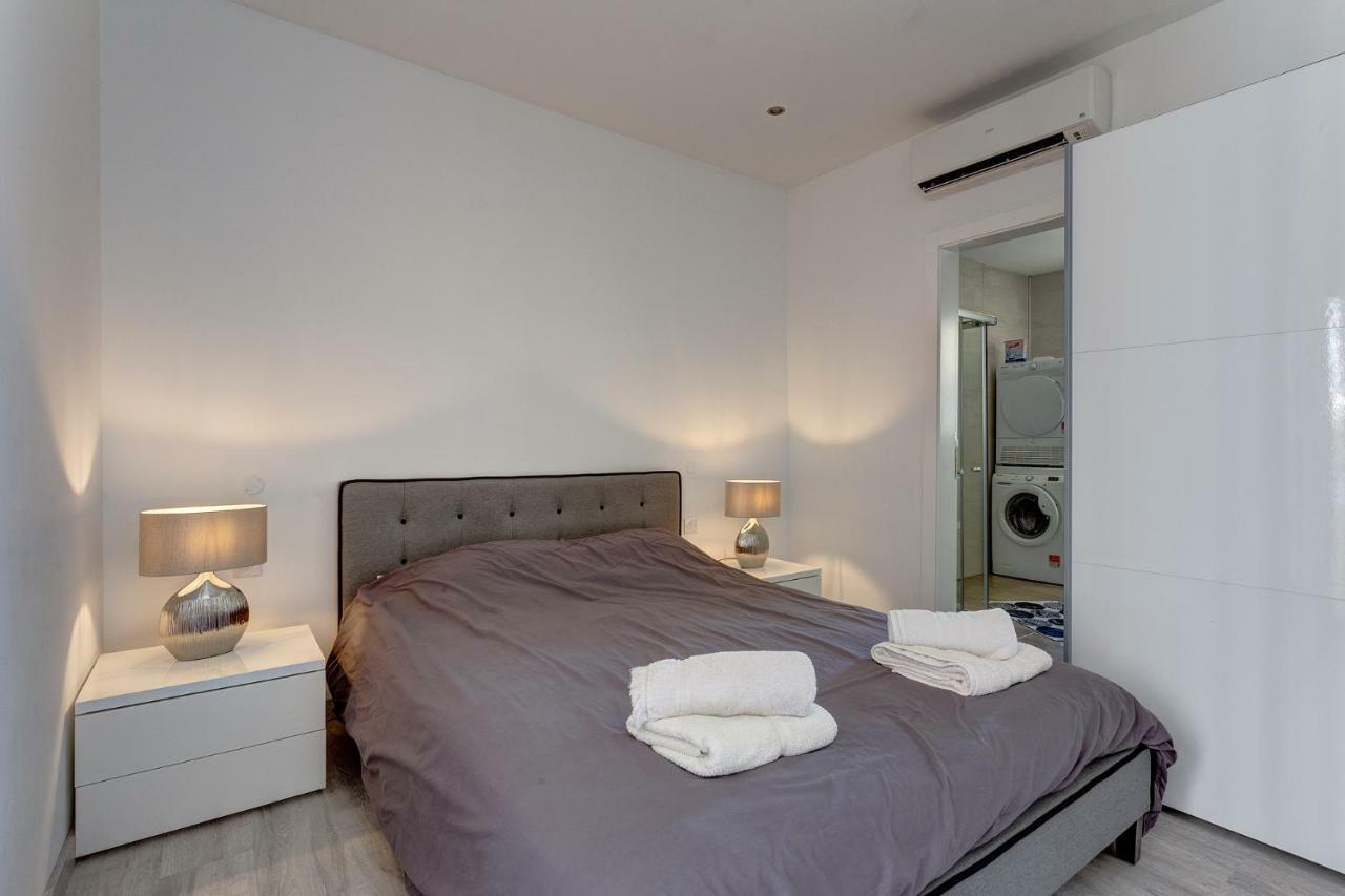 Modern Apartment Just Off The Promenade Sliema Esterno foto